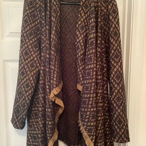 Classy with tan fringe on front closure. Ruff Hewn Grey maker , 2X